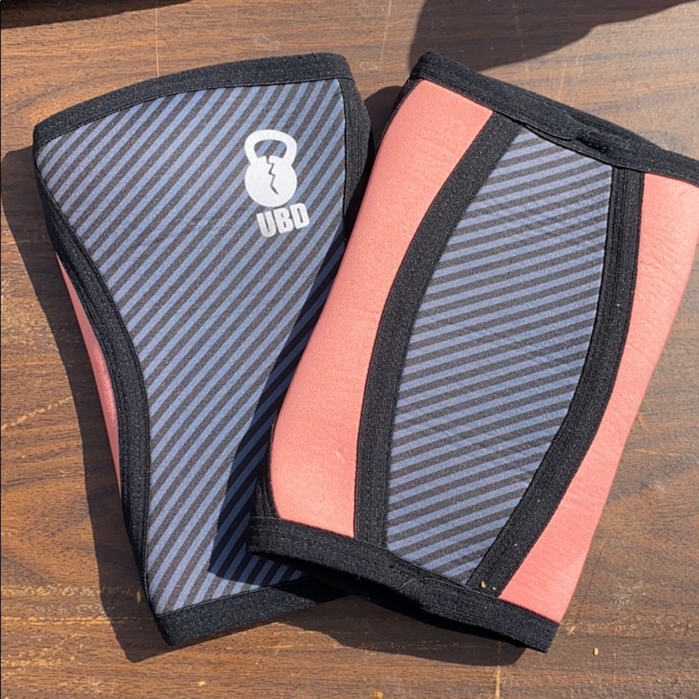 Workout knee compression sleeves